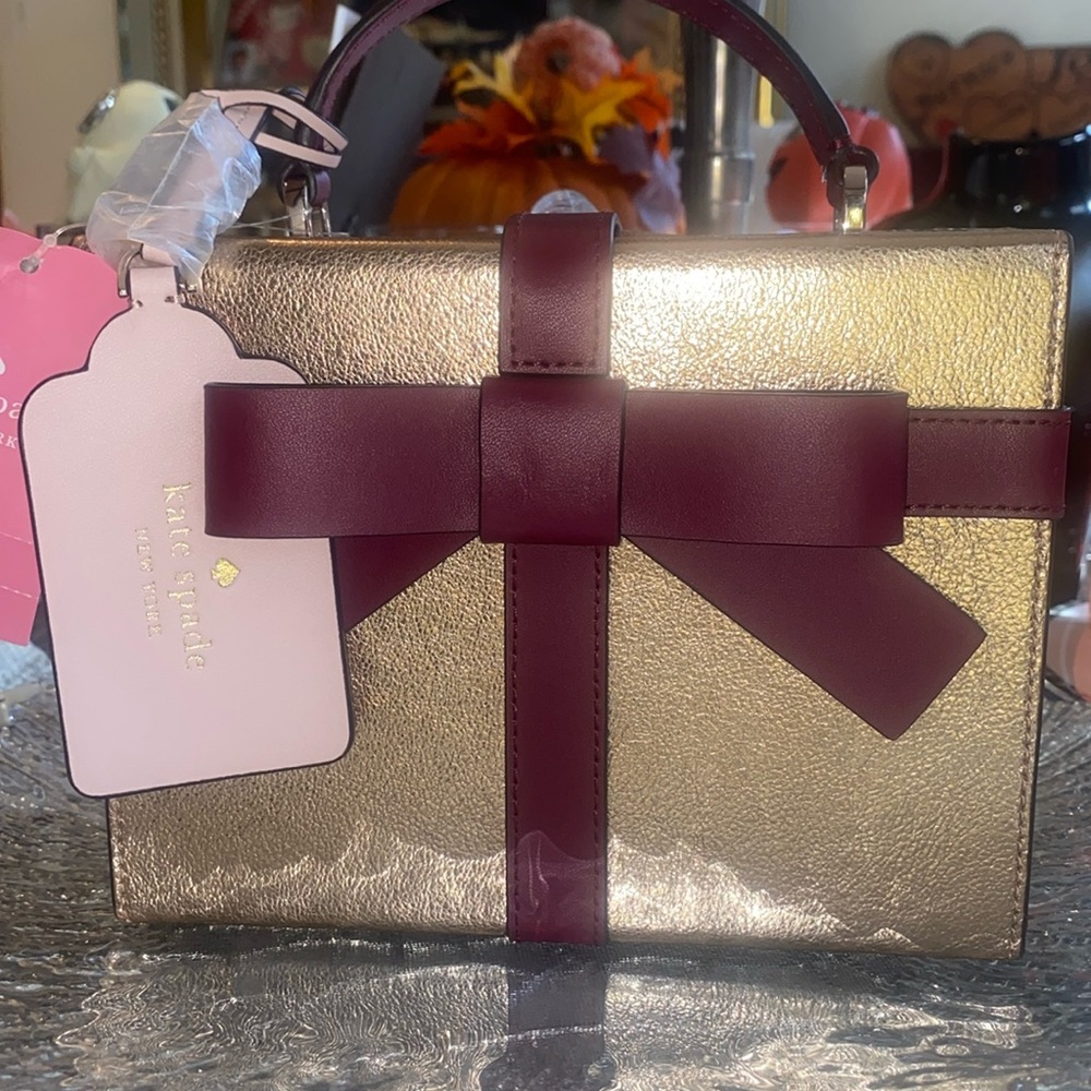 KATE SPADE wrapping party gift box Crossbody!